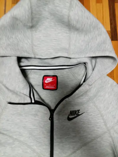 Polerón gris Nike tech con capucha - miniatura 2