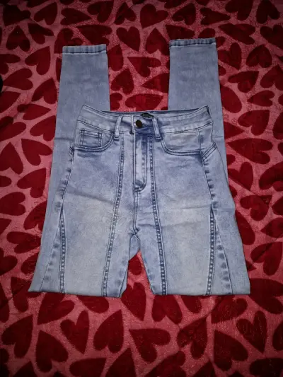 Jeans pitillo celeste claro gravillado - miniatura 1