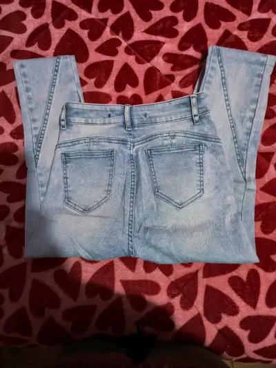 Jeans pitillo celeste claro gravillado - miniatura 2