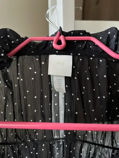 Blusa negra con estampado de puntos - miniatura 5