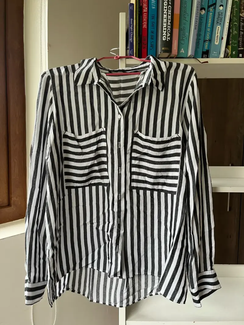 Camisa de rayas blancas y negras - 1