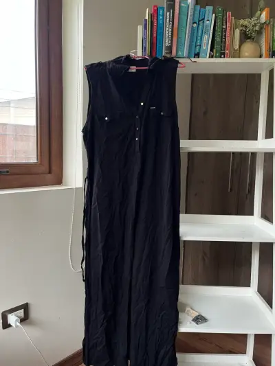 Vestido largo negro sin mangas - miniatura 1