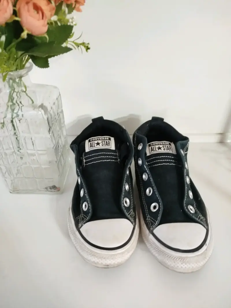 Zapatillas negras Converse sin cordones( talla 34) - 1