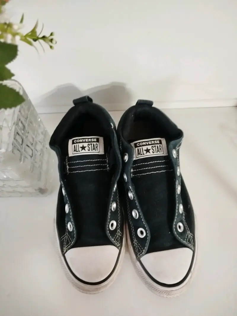 Zapatillas negras Converse sin cordones( talla 34) - 2