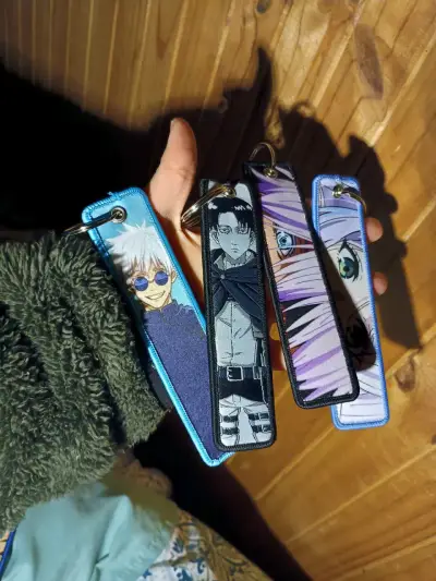 Llaveros bordados de anime - miniatura 2