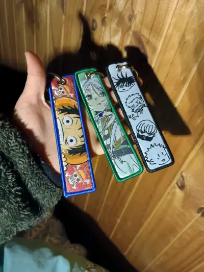 Llaveros bordados de anime - miniatura 4