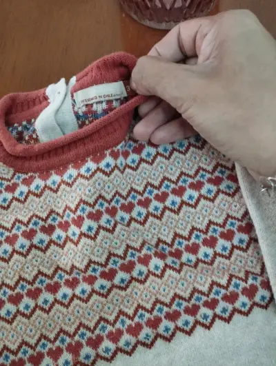 Vestido tejido niña beige y rojo - miniatura 3