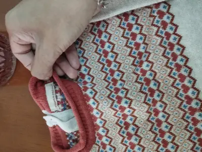 Vestido tejido niña beige y rojo - miniatura 6