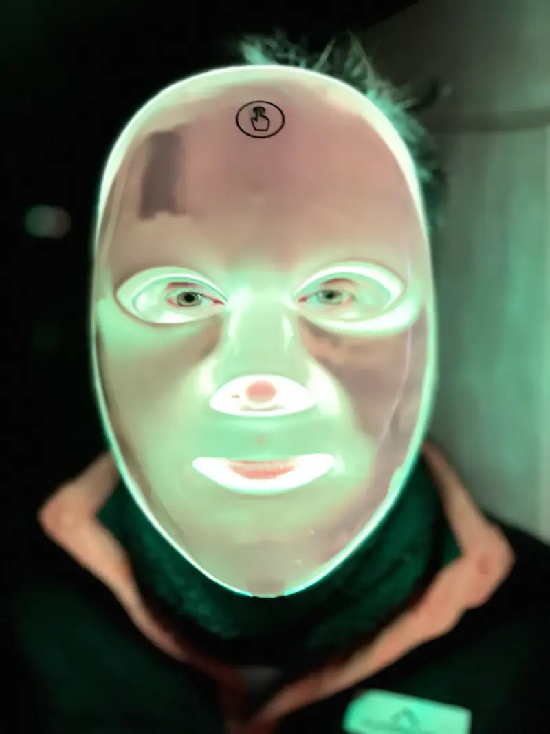 Máscara LED facial con luz UV - 3