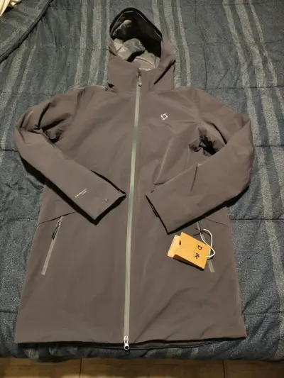 Chaqueta impermeable gris con capucha - miniatura 1