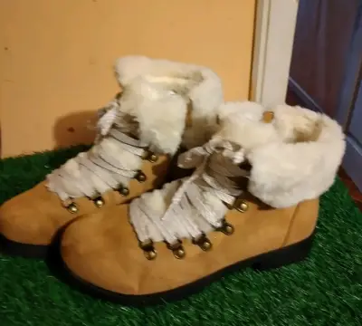 Botas forradas color beige - miniatura 1