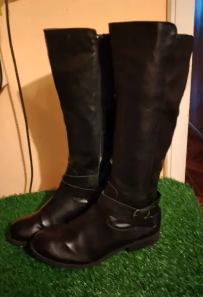 Botas negras de cuerina alto - miniatura 1