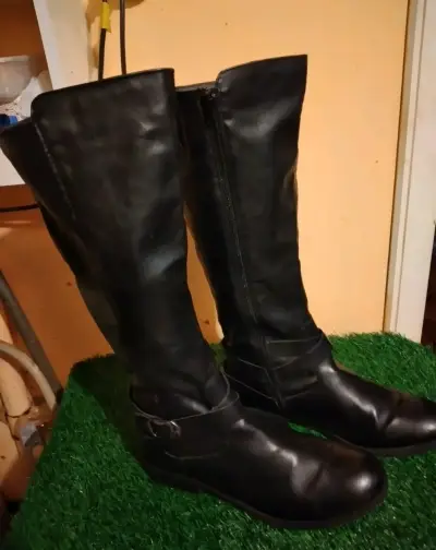 Botas negras de cuerina alto - miniatura 2