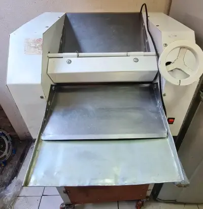 Máquina laminadora (sobadora) de masa industrial - miniatura 1