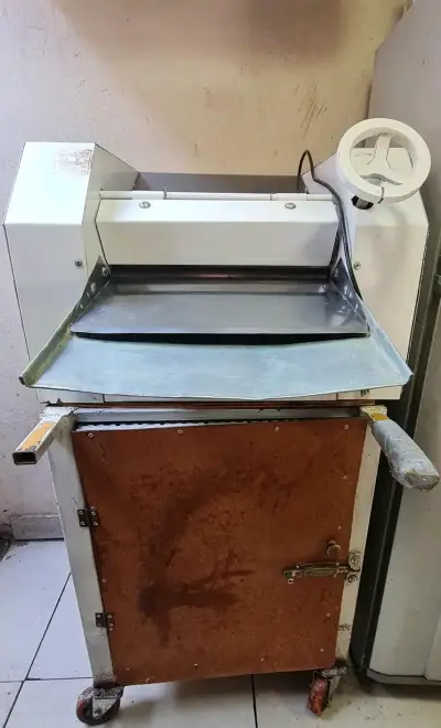 Máquina laminadora (sobadora) de masa industrial - miniatura 3