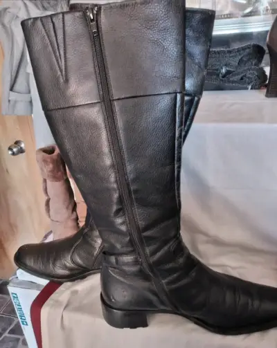 Botas negras de cuero - miniatura 2