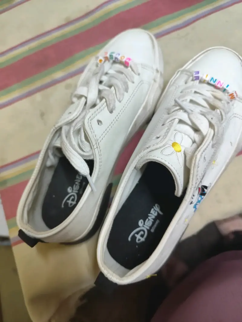 Zapatillas blancas con dibujo - 2