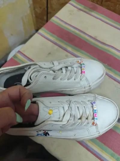 Zapatillas blancas con dibujo - miniatura 4