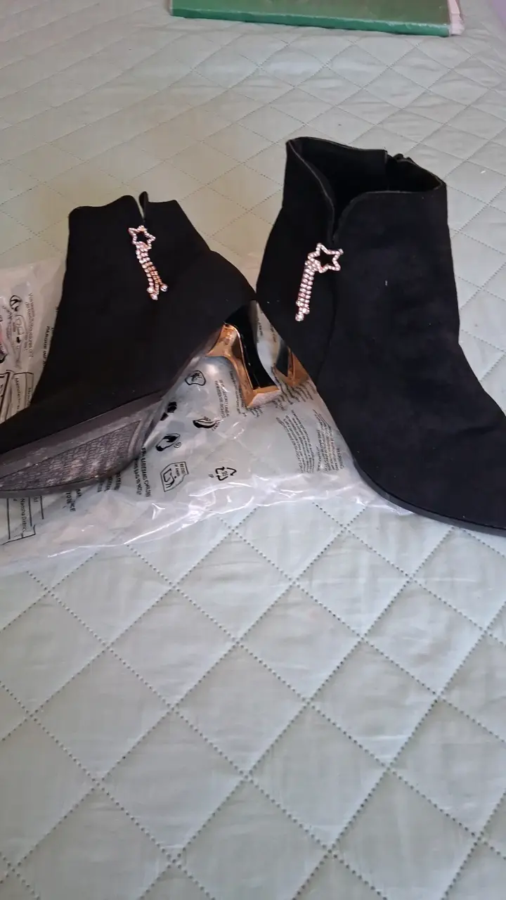 Botines negros con adorno brillante - 1