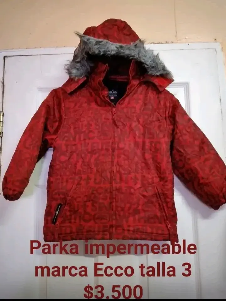 Parka impermeable roja Ecco