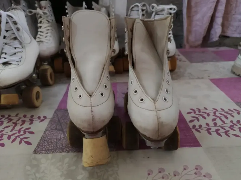 Patines de ruedas blancos talla 35 - 4