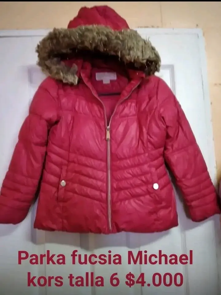 Parka fucsia con capucha MK