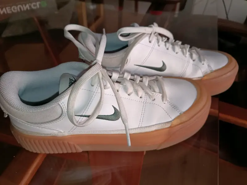 Zapatillas deportivas blancas - 1
