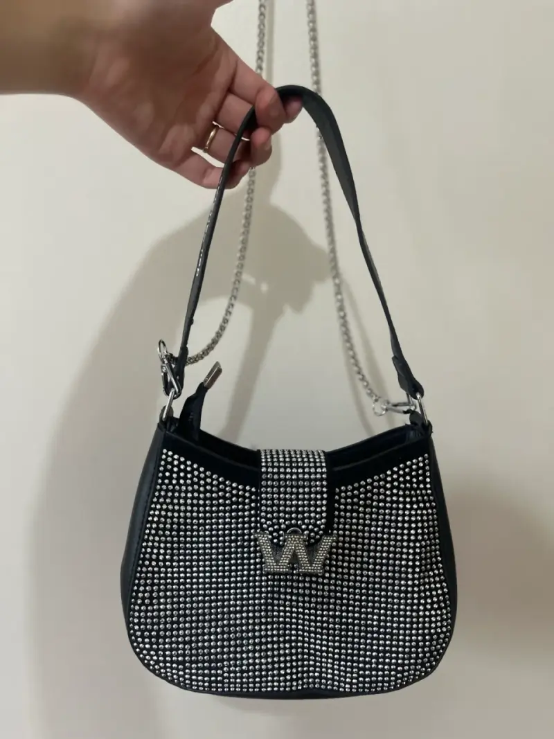 Cartera NUEVA con brillos plateada