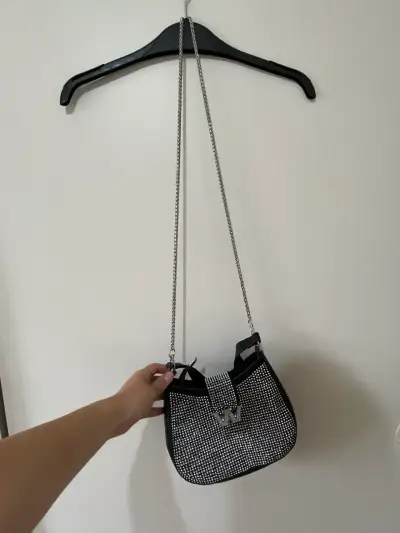 Cartera NUEVA con brillos plateada - miniatura 3