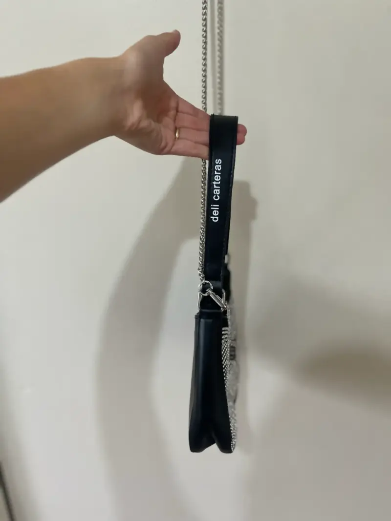 Cartera NUEVA con brillos plateada - 4