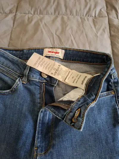 Jeans azul focalizado - miniatura 2