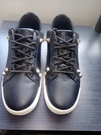 Zapatillas negras con tachas marca Aldo - miniatura 2