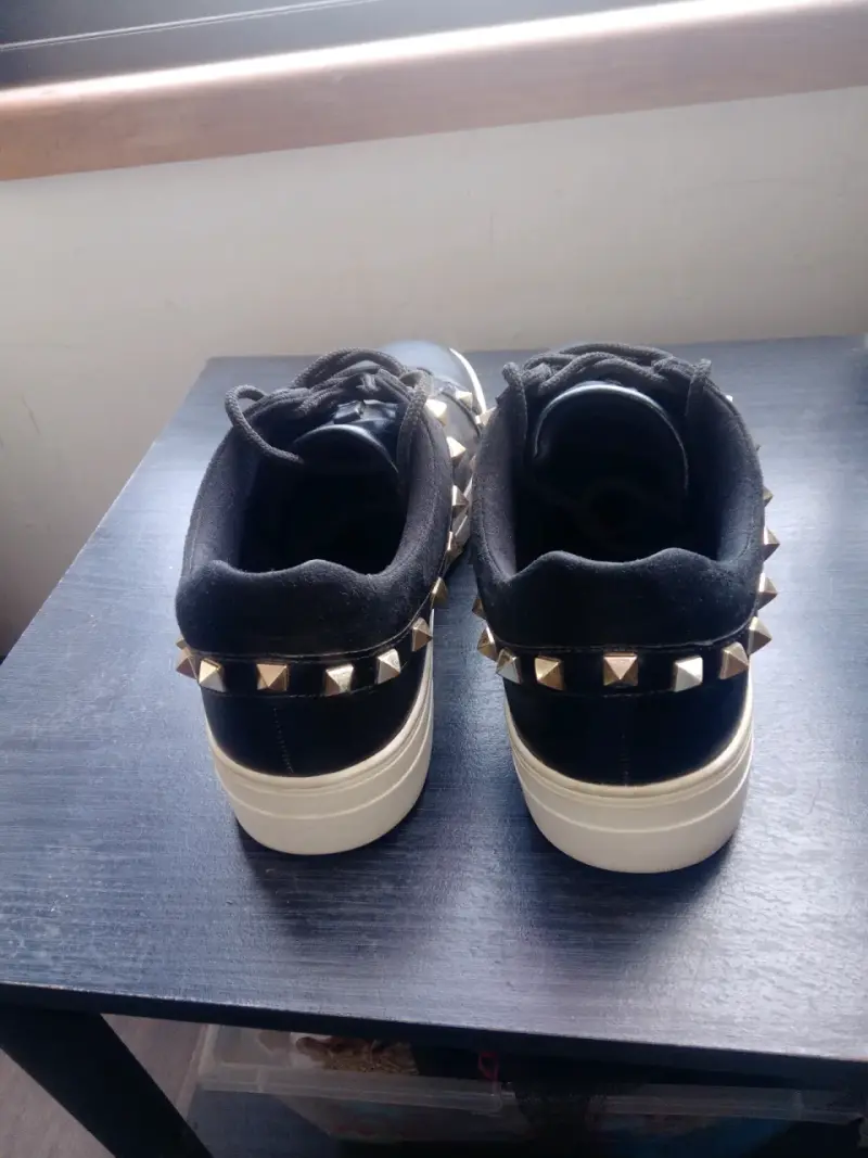 Zapatillas negras con tachas marca Aldo - 3