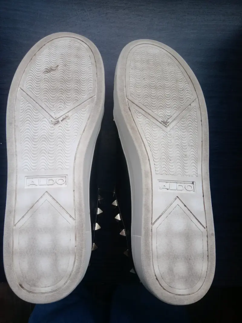 Zapatillas negras con tachas marca Aldo - 4