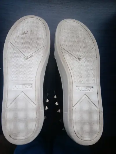 Zapatillas negras con tachas marca Aldo - miniatura 4