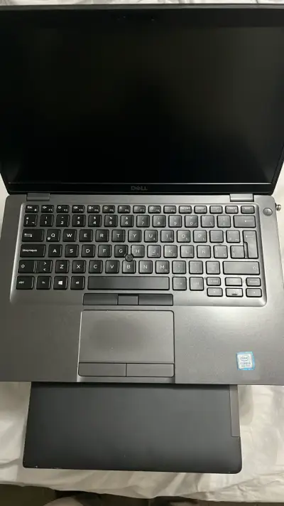 Laptop Dell 5400 usada - miniatura 2