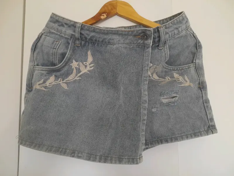 Short de mezclilla bordada - 1