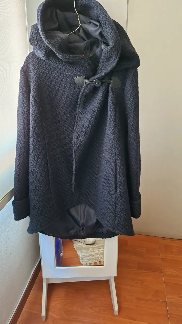 Abrigo mujer azul con capucha