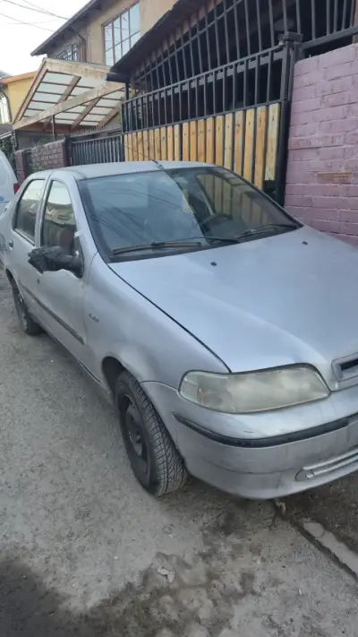 Auto sedán plata usado - miniatura 1
