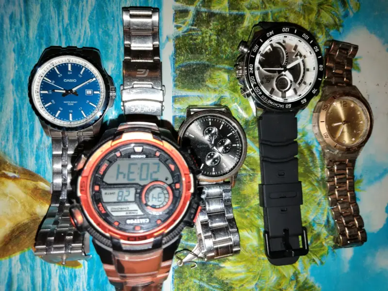 Set de relojes de pulsera variados - 1