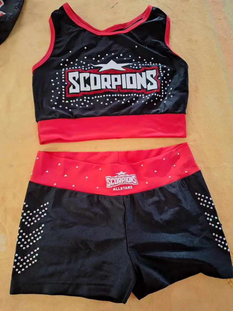 Conjunto deportivo Scorpions rojo y negro - 1