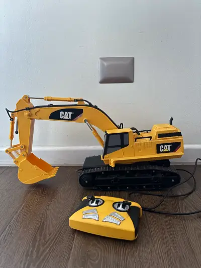 Excavadora de juguete CAT a control - miniatura 3