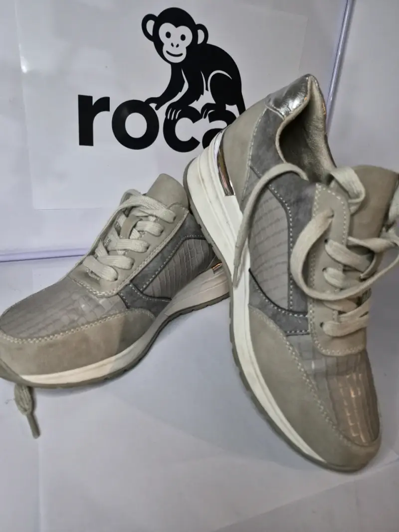 Zapatillas grises casuales - 1