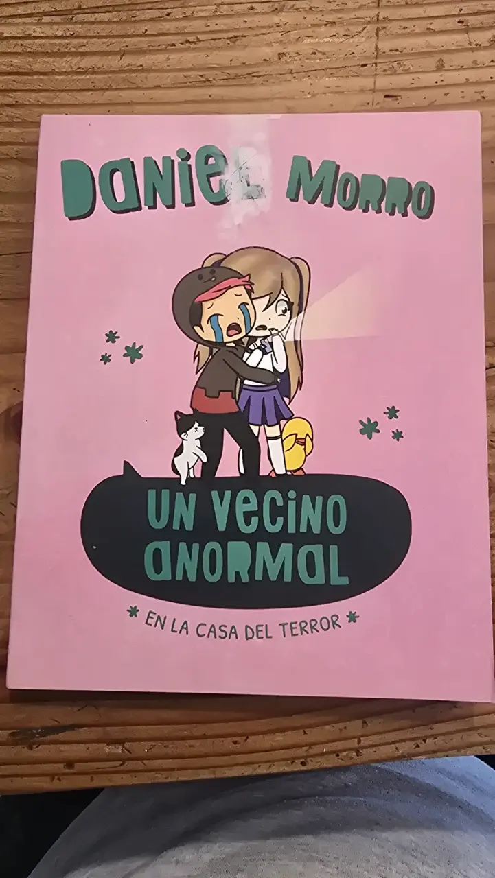 Libro Un vecino anormal - 1