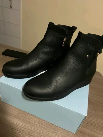 Botines negros de cuero - miniatura 1