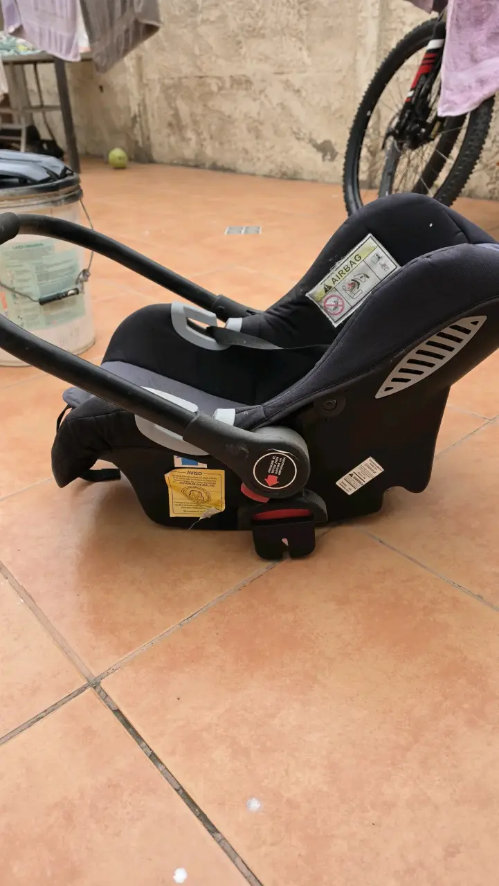 Silla de auto para bebé negra - 2