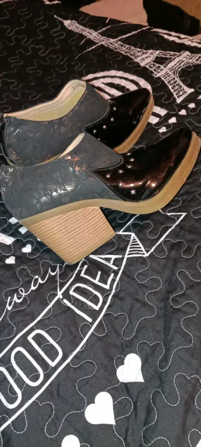 Botines negros con tacón de madera - miniatura 2