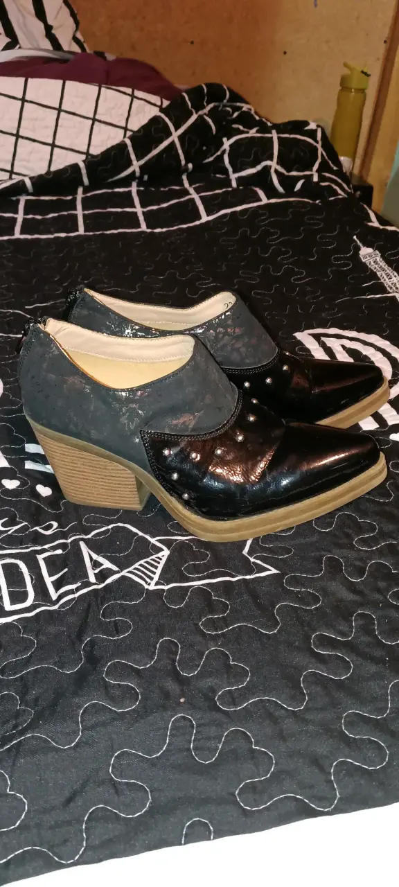Botines negros con tacón de madera - 4