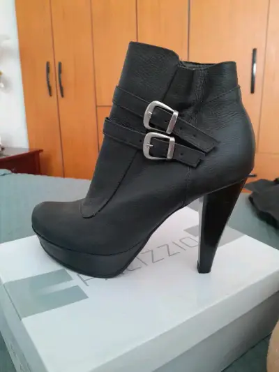Botines negros de cuero con taco - miniatura 1