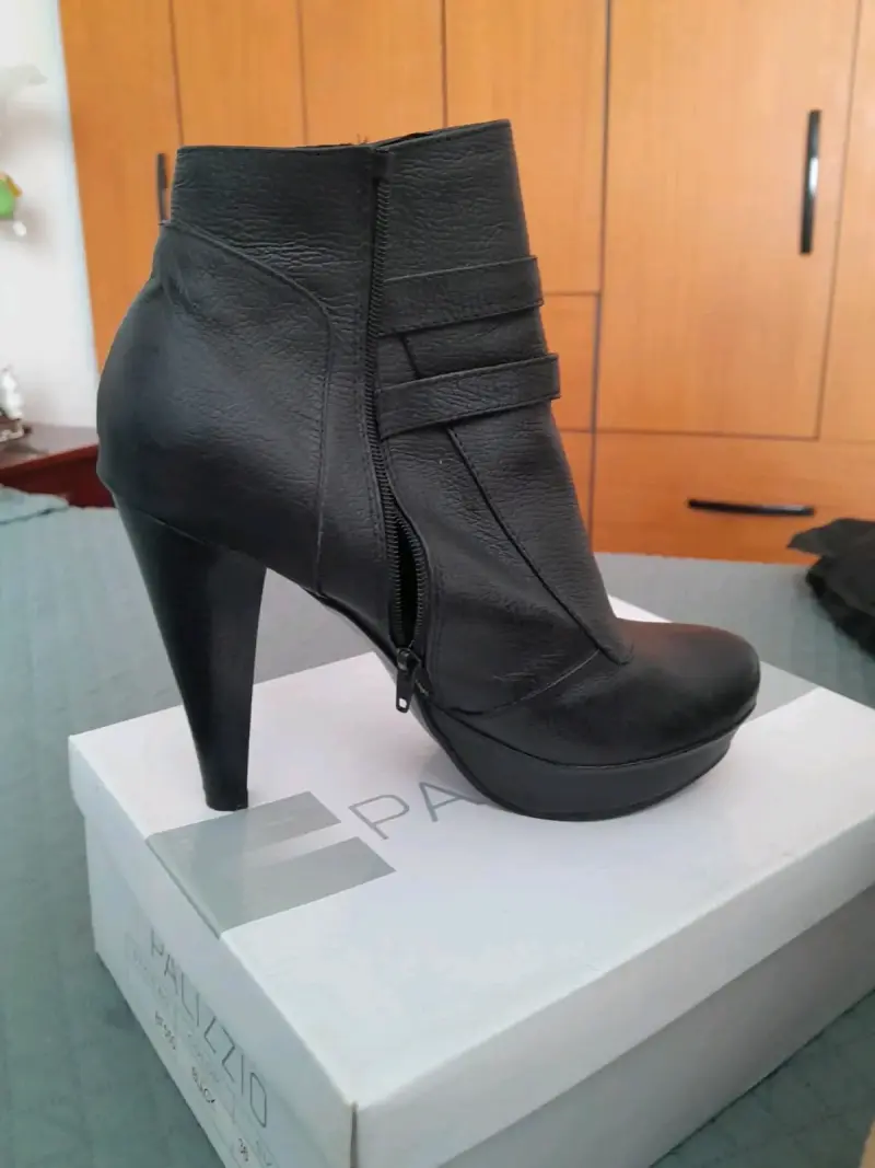 Botines negros de cuero con taco - 2
